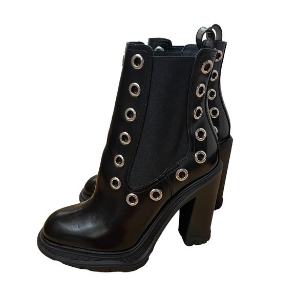 Alexander McQueen Women's Tread Grommet
Embellished Black Heel Boot Size 39.5 - Picture 5 of 16